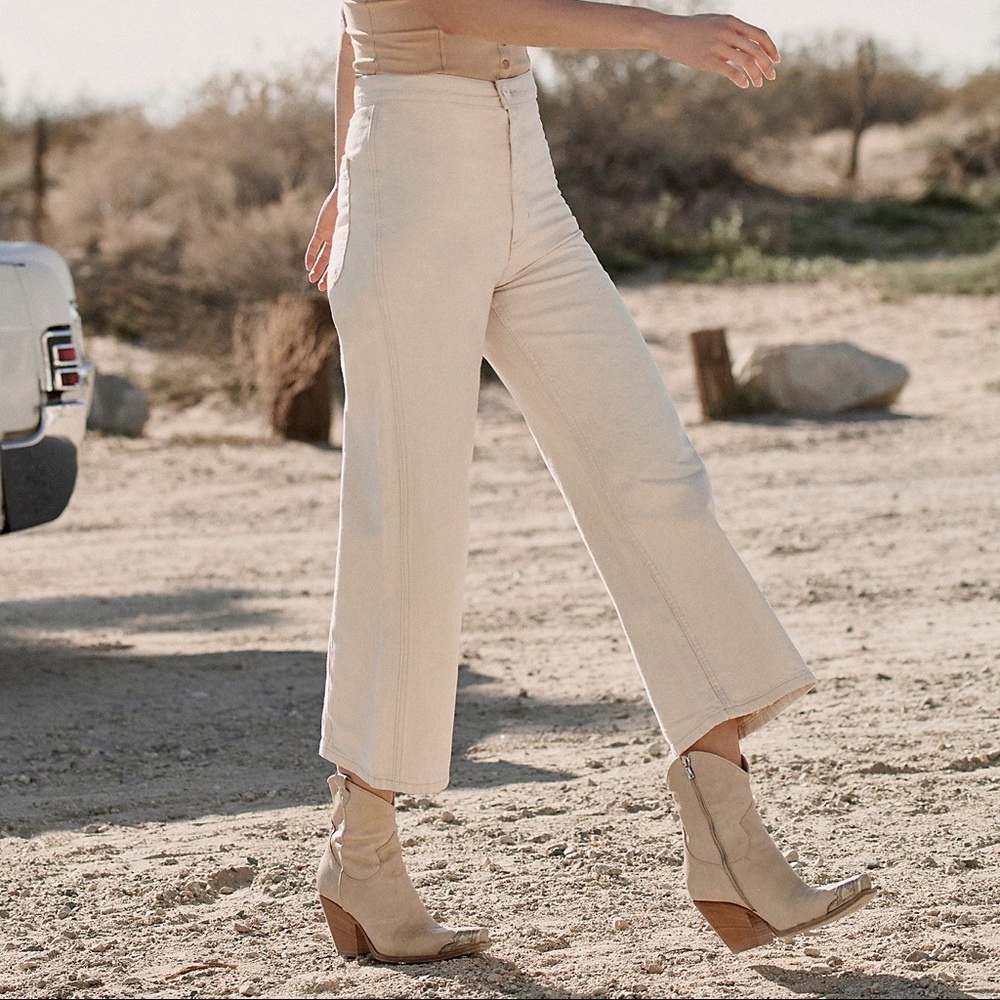 Levi’s white pants well thread collection